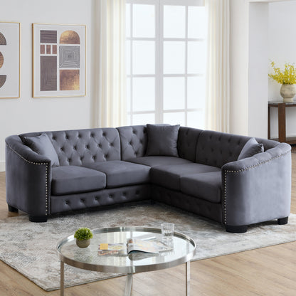Divano Chesterfield a L in velluto da 82'', 5 posti con cuscini rimovibili, finiture con borchie e struttura in legno massello