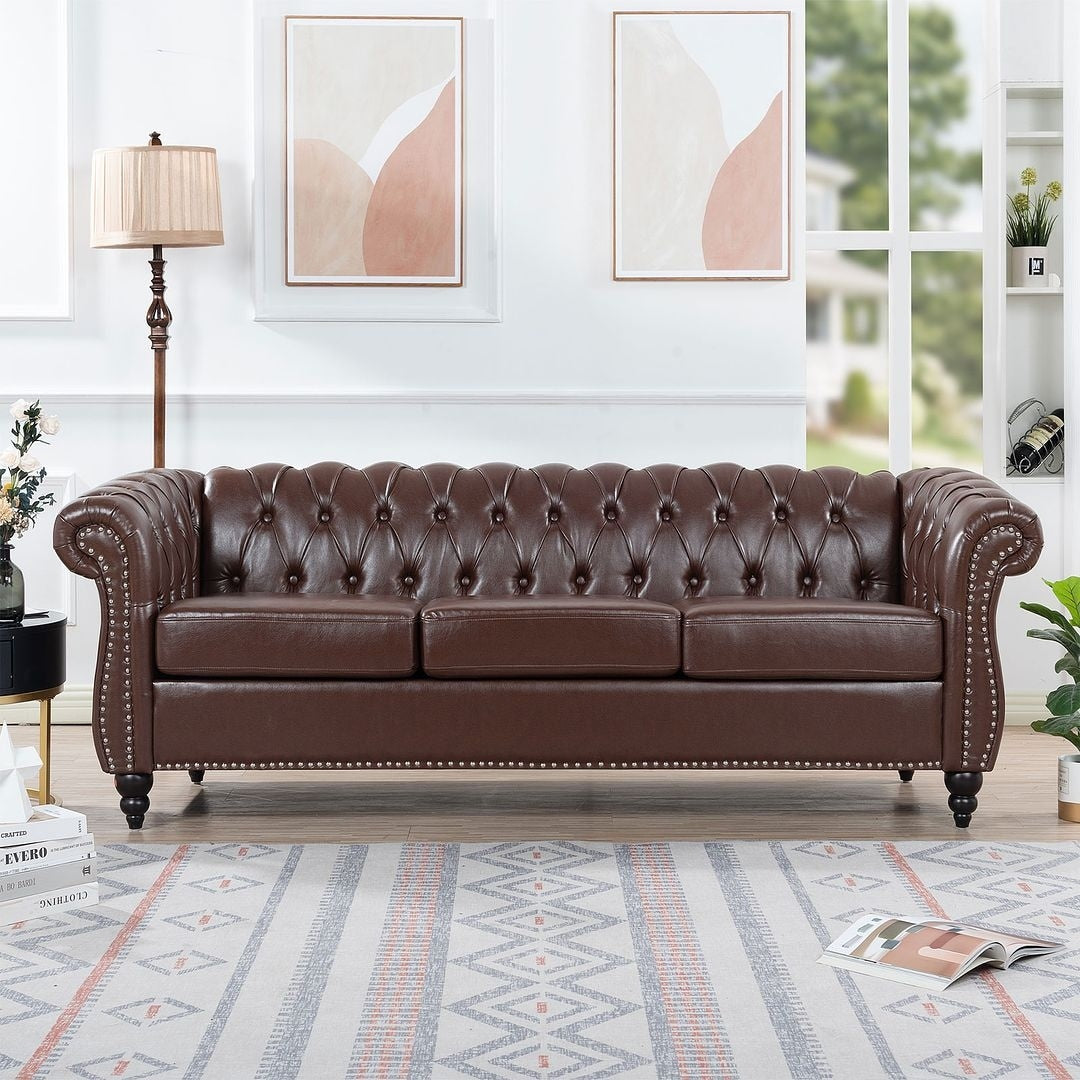 Divano Chesterfield in similpelle trapuntato da 84,65 pollici con braccioli arrotolati