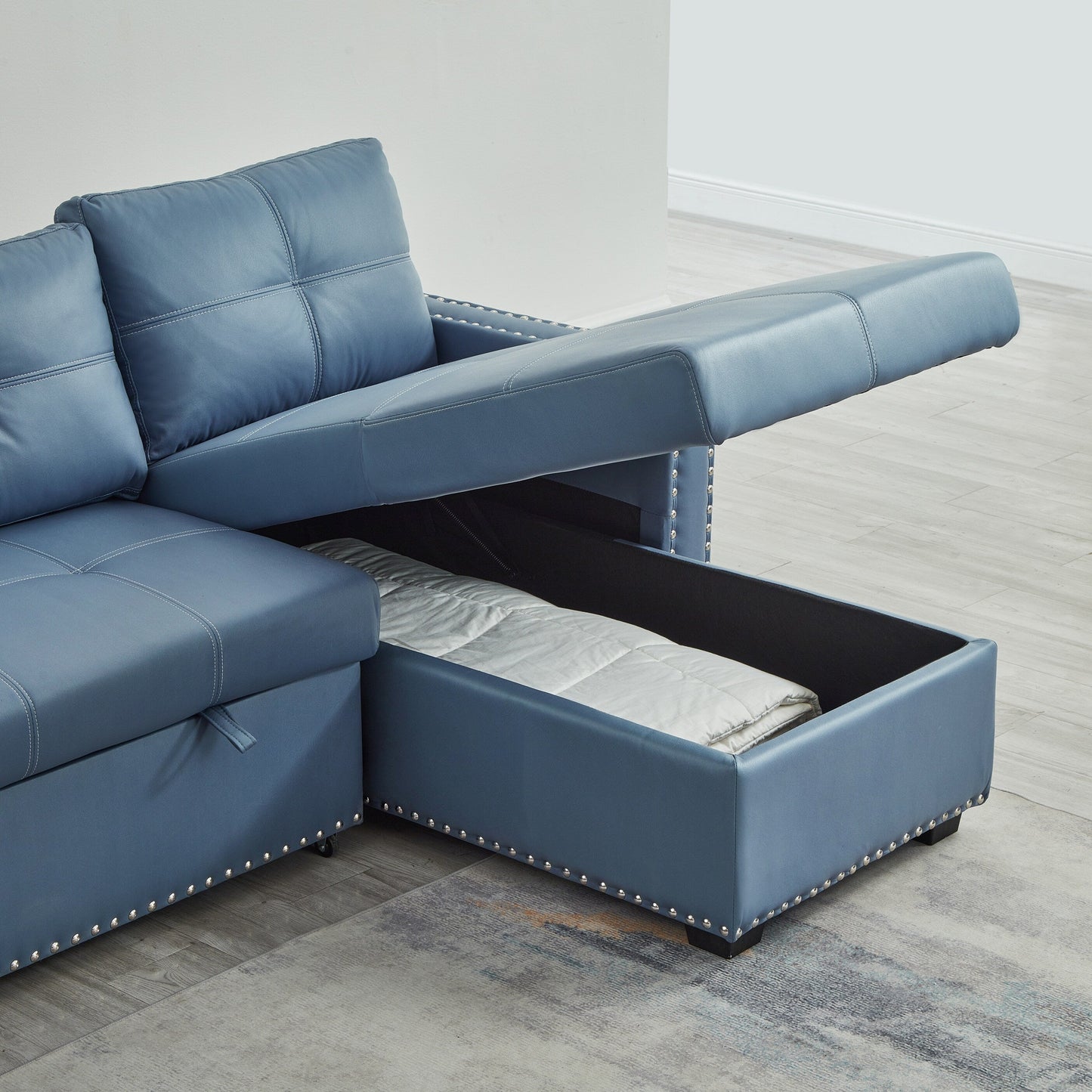 Divano letto trasformabile da 88'' a 3 posti con chaise longue contenitore, letto estraibile, finiture con borchie argentate, comoda imbottitura in spugna