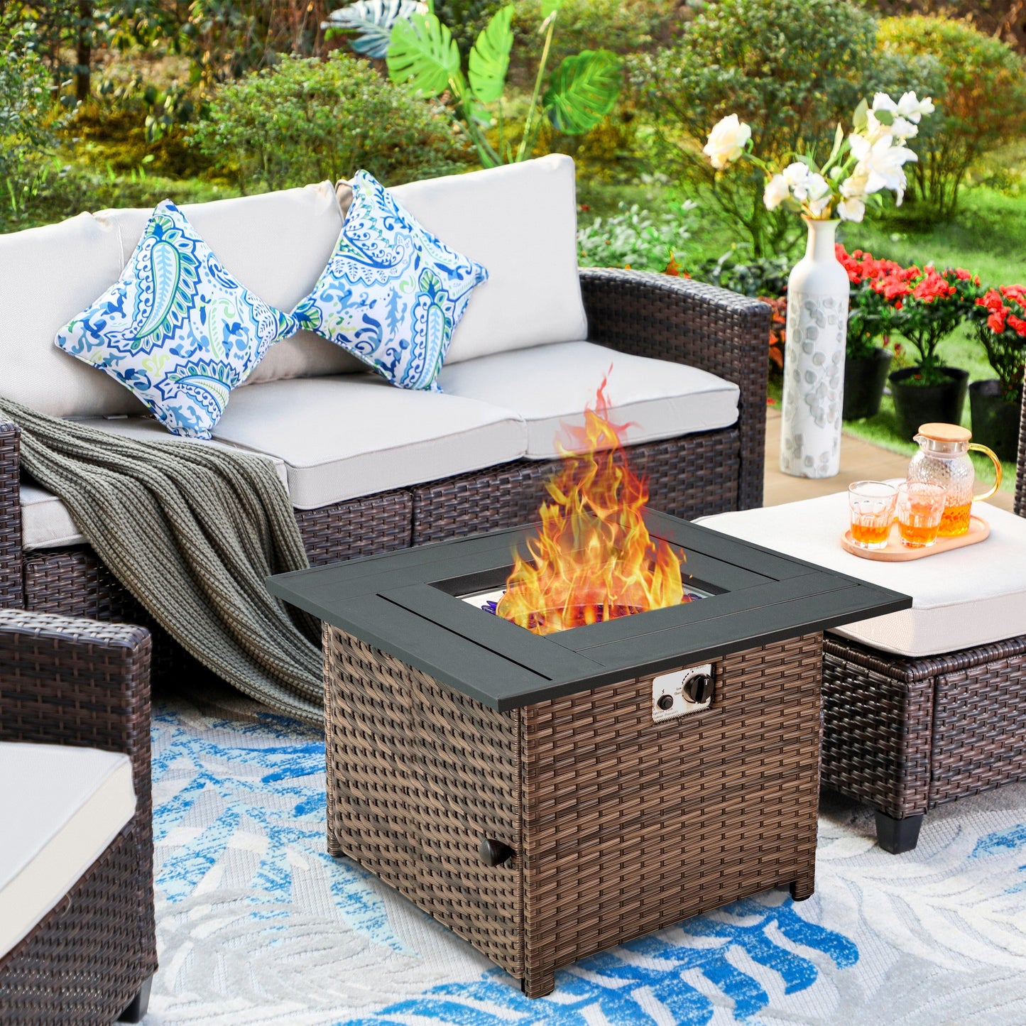 Divano componibile da esterno con schienale alto, set da conversazione, mobili da giardino in vimini e rattan, 9 posti, con tavolo e braciere