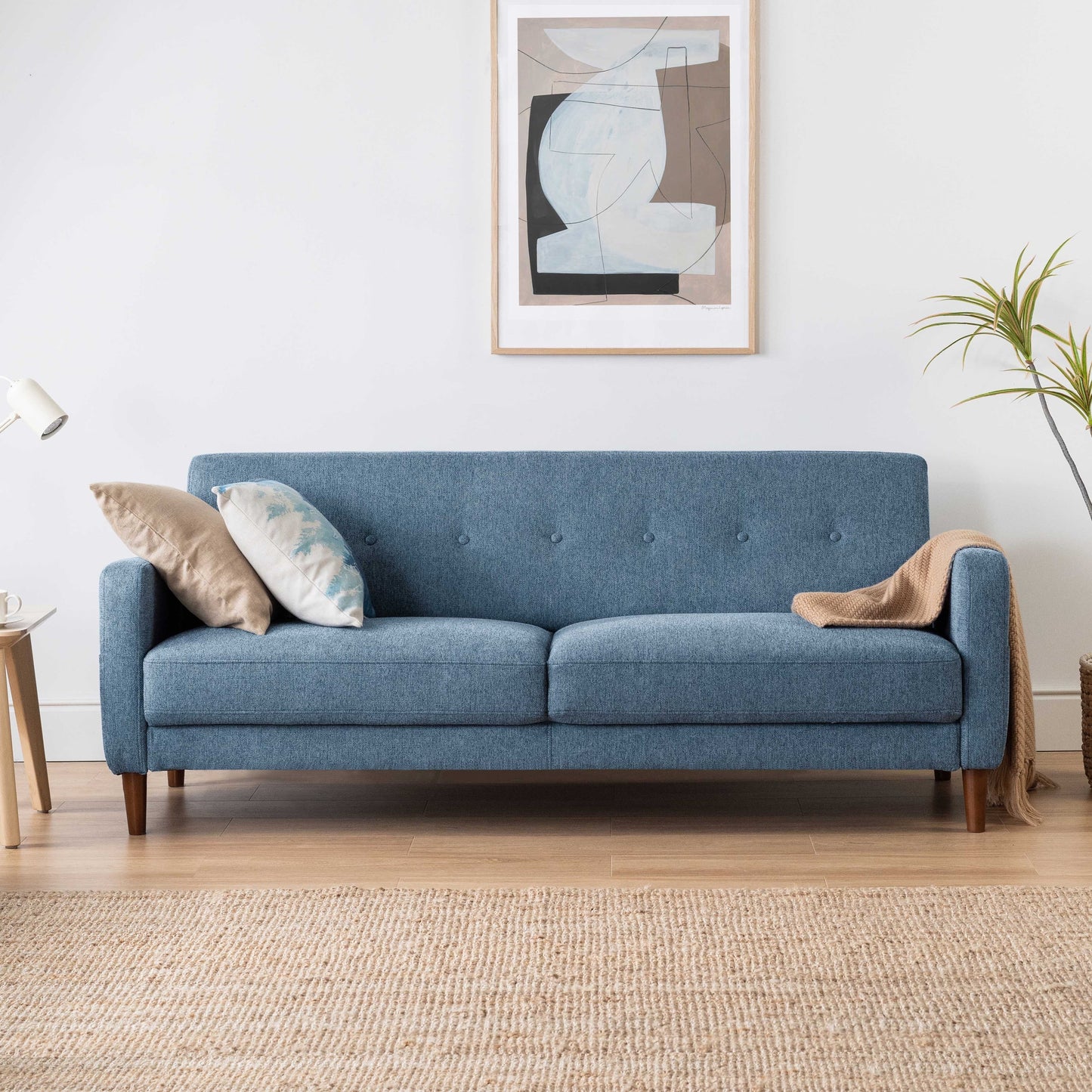 Divano moderno in lino trapuntato ADAIR con tasche sui braccioli di Crown Comfort