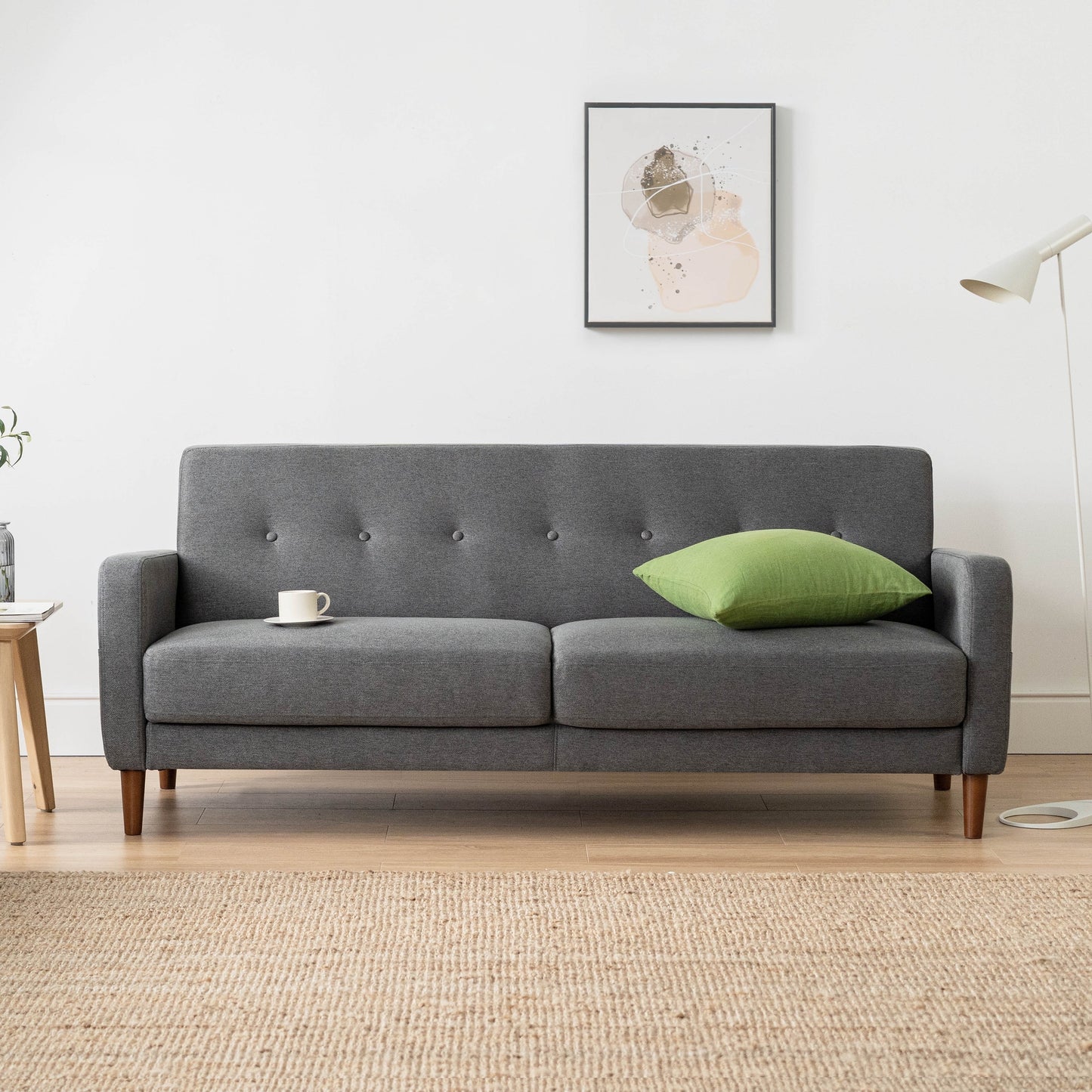 Divano moderno in lino trapuntato ADAIR con tasche sui braccioli di Crown Comfort