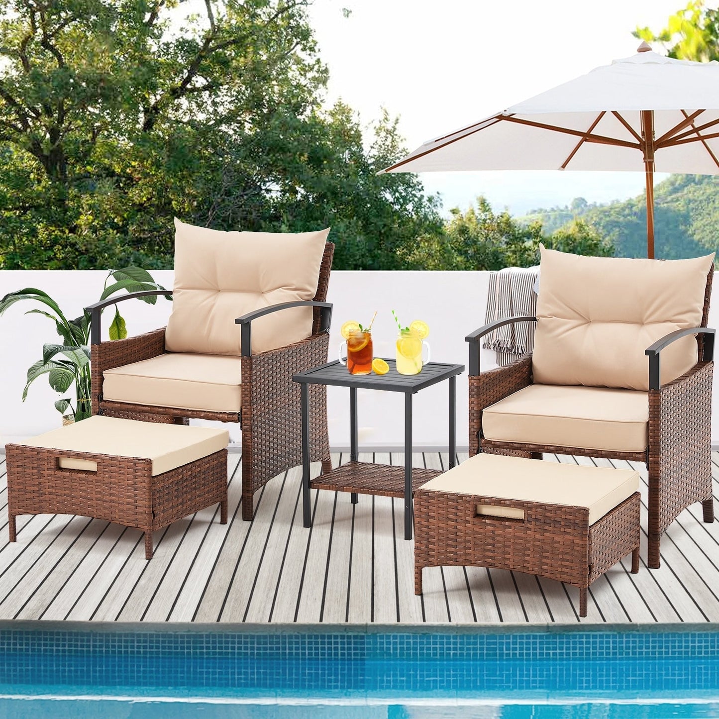 Set di mobili da giardino AVAWING da 5 pezzi, set da conversazione in vimini con tavolino e pouf