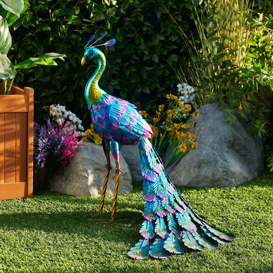 Statua decorativa da giardino in piedi di pavone metallico da esterno Alpine Corporation, multicolore
