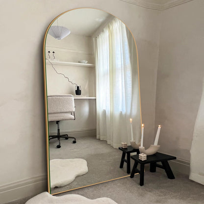 Specchio da pavimento in legno a figura intera ad arco, specchio da parete
