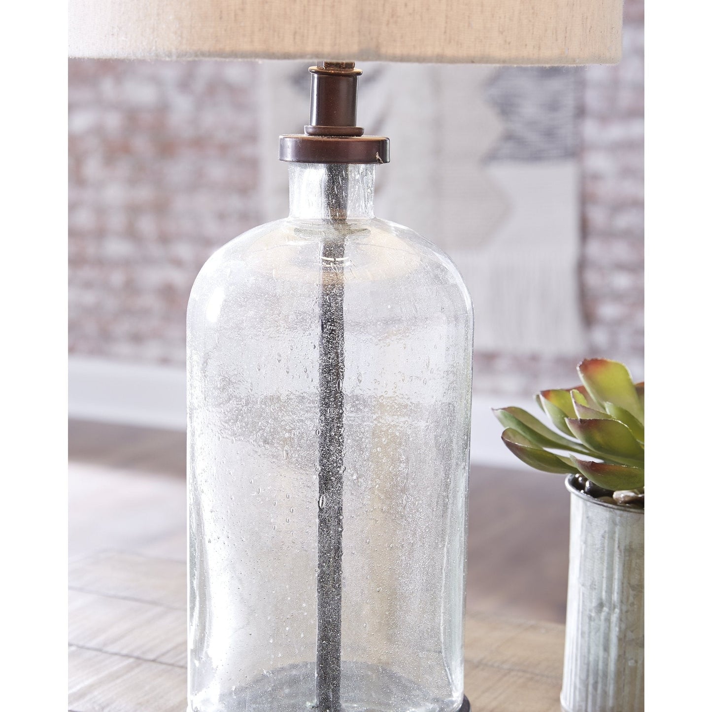 Lampada da tavolo in vetro Bandile Modern Farmhouse - 10W x 10D x 22H