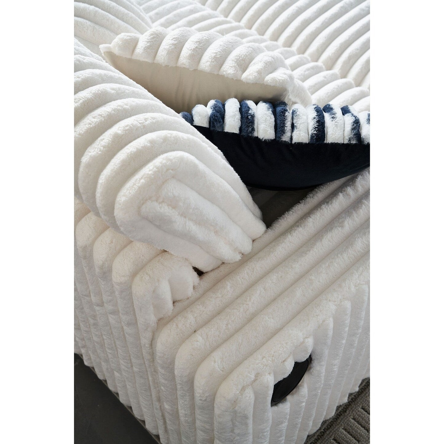 Divano a due posti in velluto a coste beige 61.42 con braccioli quadrati, pouf, altoparlante Bluetooth, caricabatterie wireless, porte USB, portabicchieri
