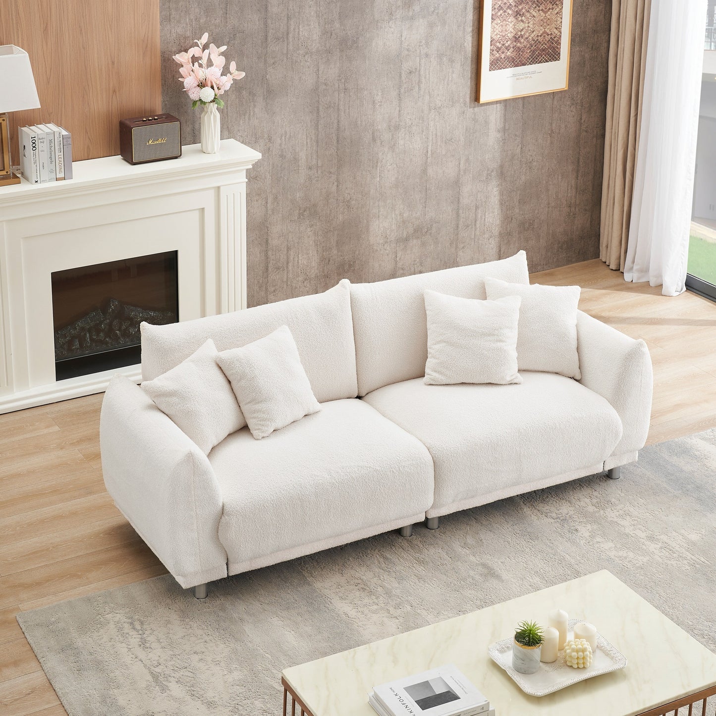 Divano a due posti in lana Teddy beige 86,6 con quattro cuscini decorativi e piedini in metallo per soggiorno