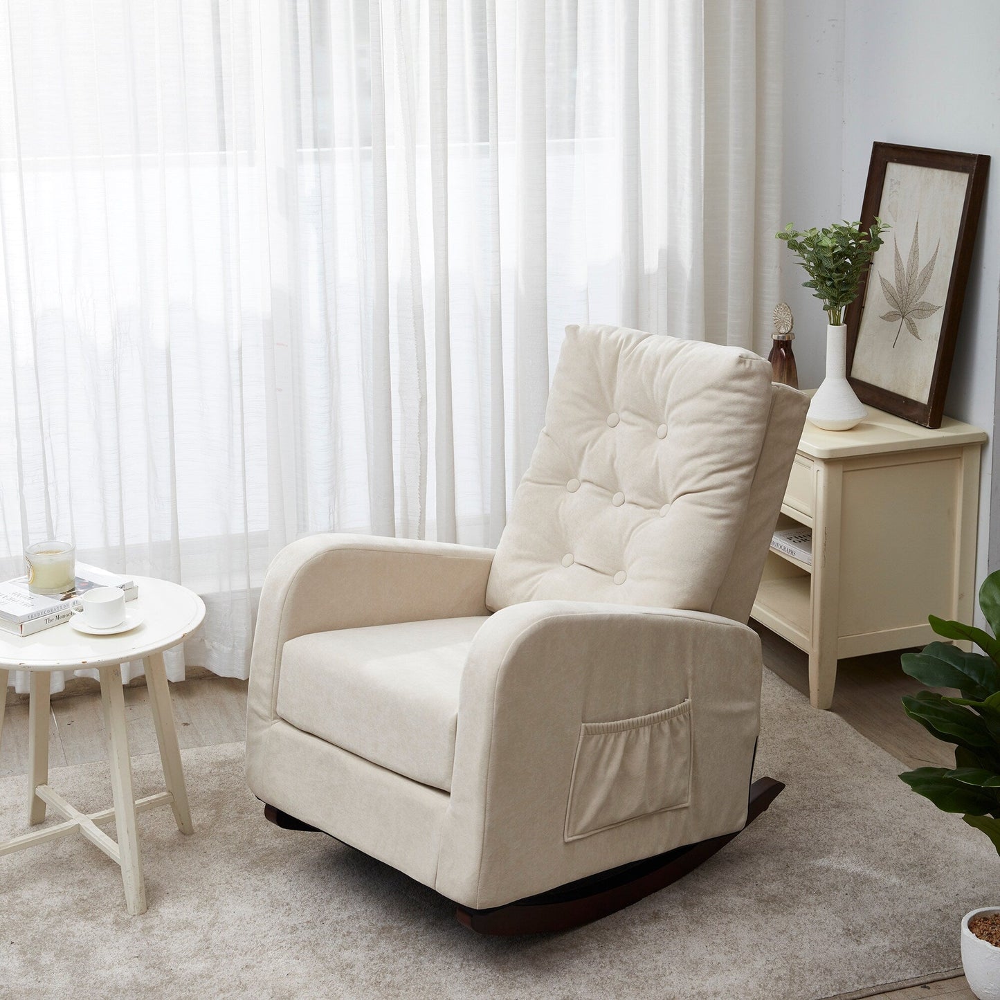 Poltrona reclinabile beige regolabile per balcone o tatami, con schienale alto, gambe in legno massello e tasche laterali portaoggetti