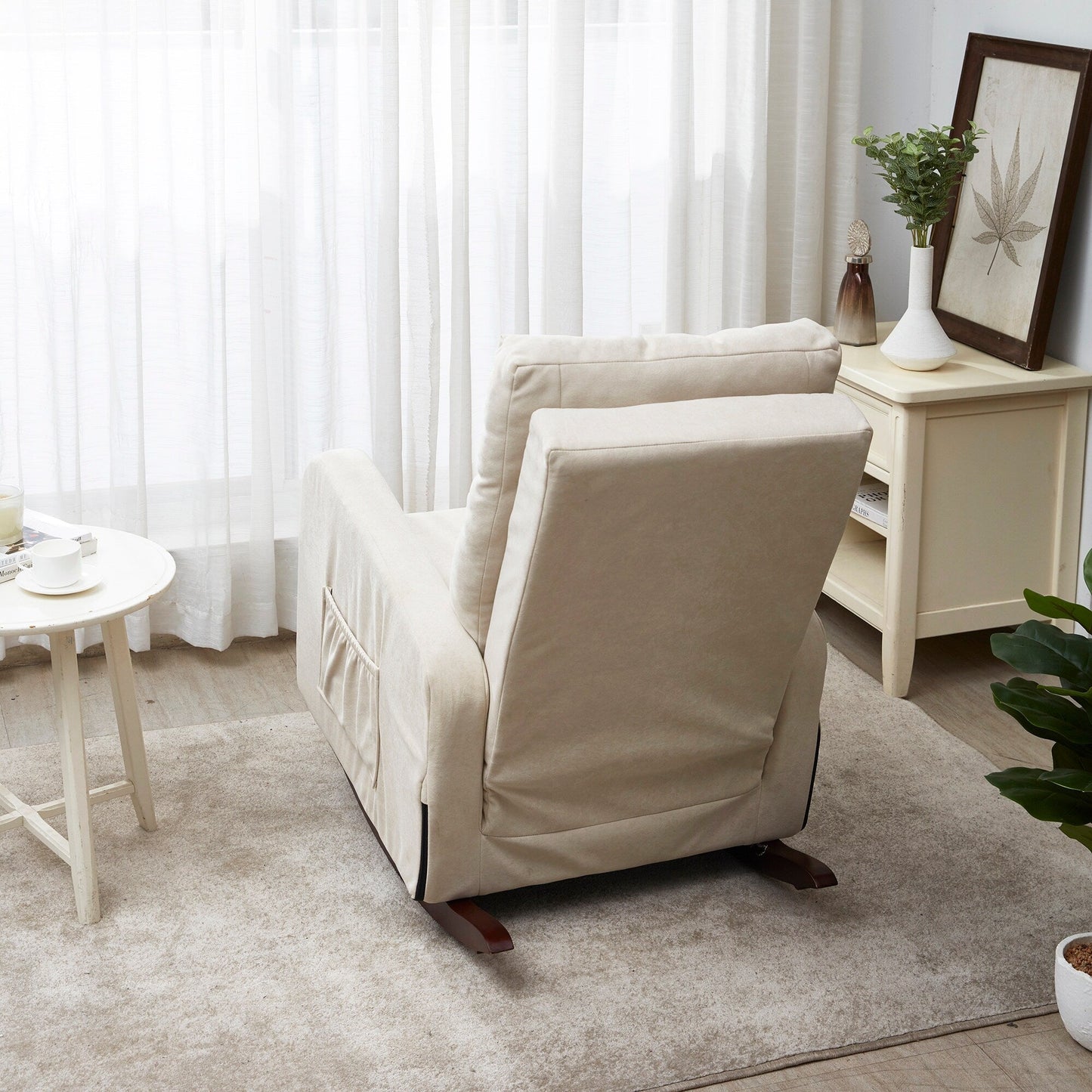 Poltrona reclinabile beige regolabile per balcone o tatami, con schienale alto, gambe in legno massello e tasche laterali portaoggetti