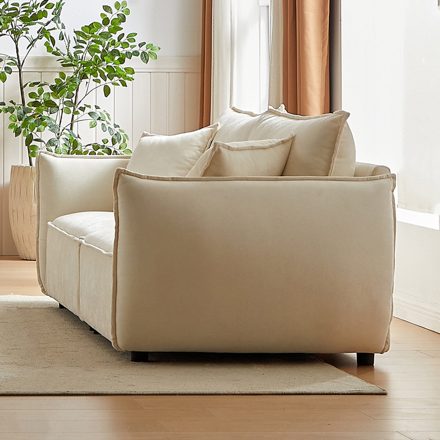Divano a 3 posti in ciniglia beige con cuscini extra