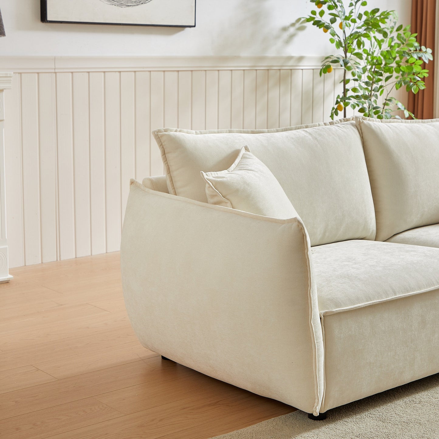 Divano a 3 posti in ciniglia beige con cuscini extra