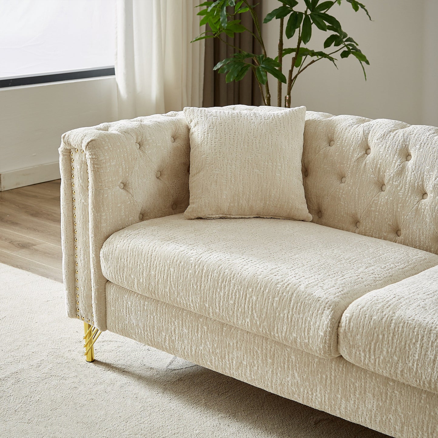 Divano a 3 posti imbottito in ciniglia beige con gambe in metallo