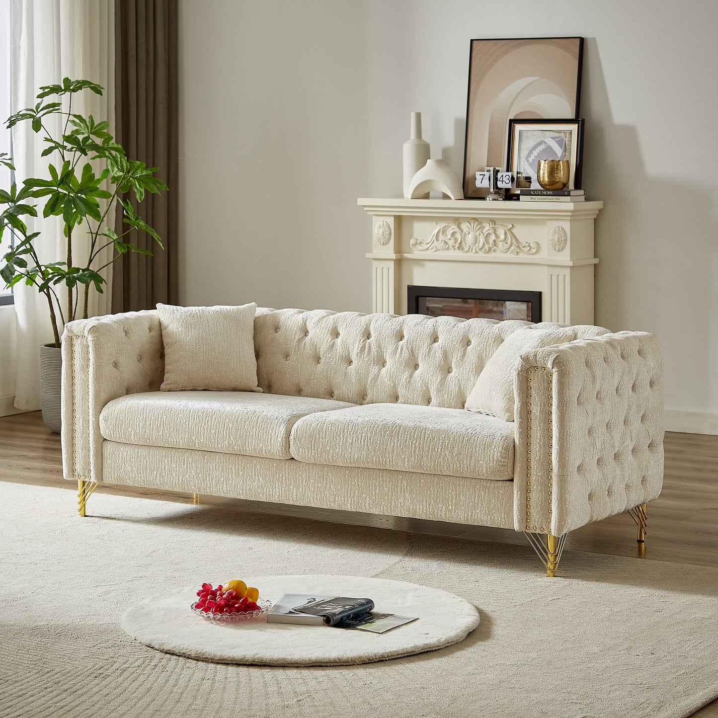 Divano a 3 posti imbottito in ciniglia beige con gambe in metallo