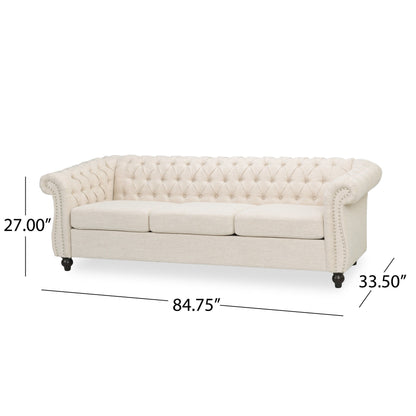 Divano Chesterfield beige 84.75 imbottito con bottoni, 3 posti, borchie e gambe in legno