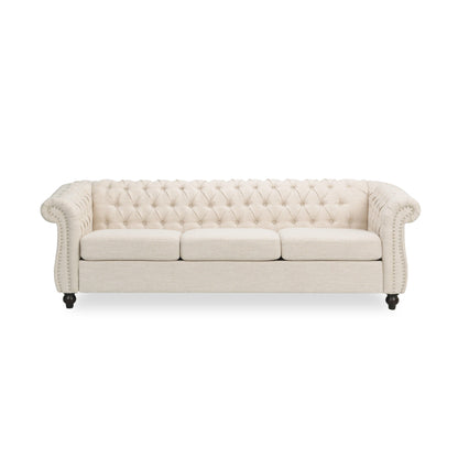 Divano Chesterfield beige 84.75 imbottito con bottoni, 3 posti, borchie e gambe in legno
