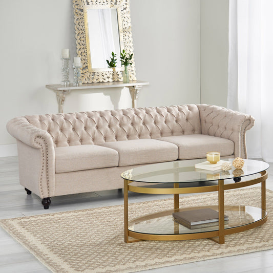 Divano Chesterfield beige a 3 posti con bottoni e borchie