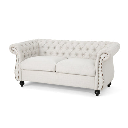 Divano a due posti Chesterfield beige con bottoni e borchie