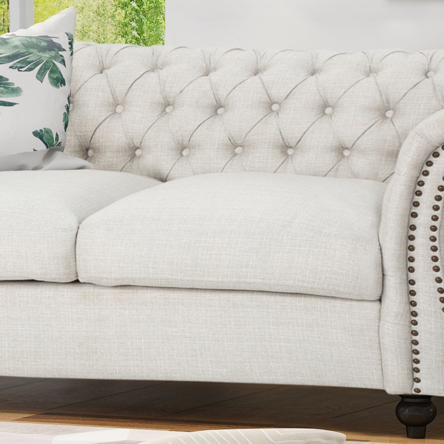 Divano a due posti Chesterfield beige con bottoni e borchie