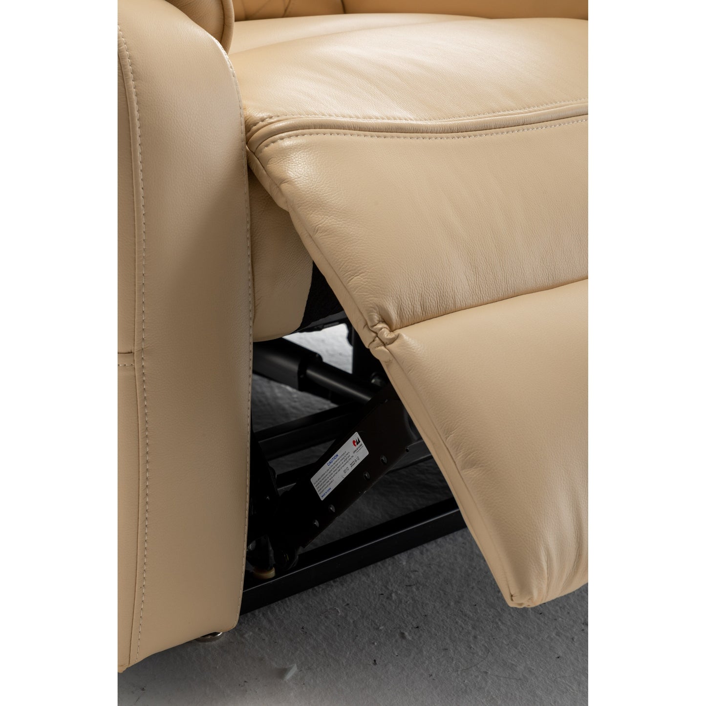 Poltrona reclinabile elettrica beige per anziani con reclinazione completa di 180°, motore OKIN, seduta ampia e tasche laterali