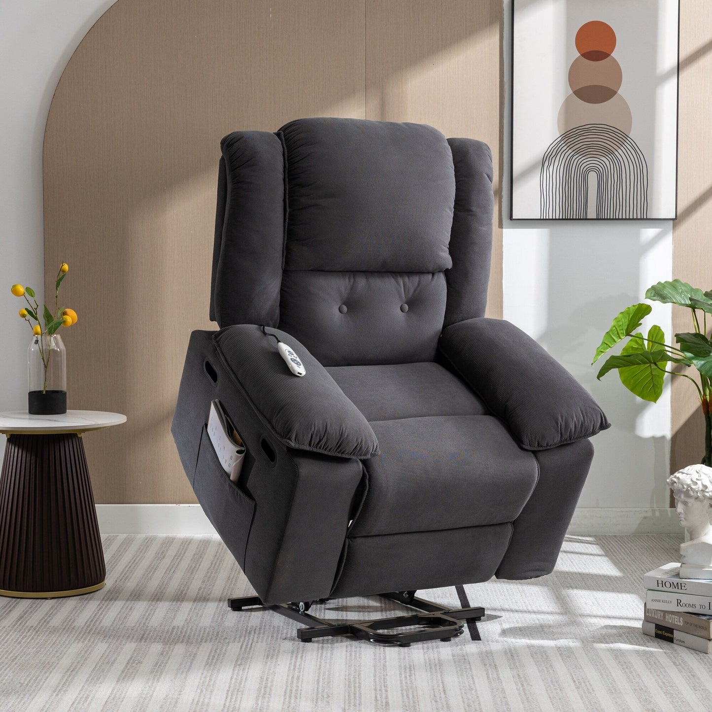 Poltrona reclinabile beige con massaggio riscaldato, infinite posizioni di reclinazione, tasche laterali e braccioli retrattili per il massimo comfort