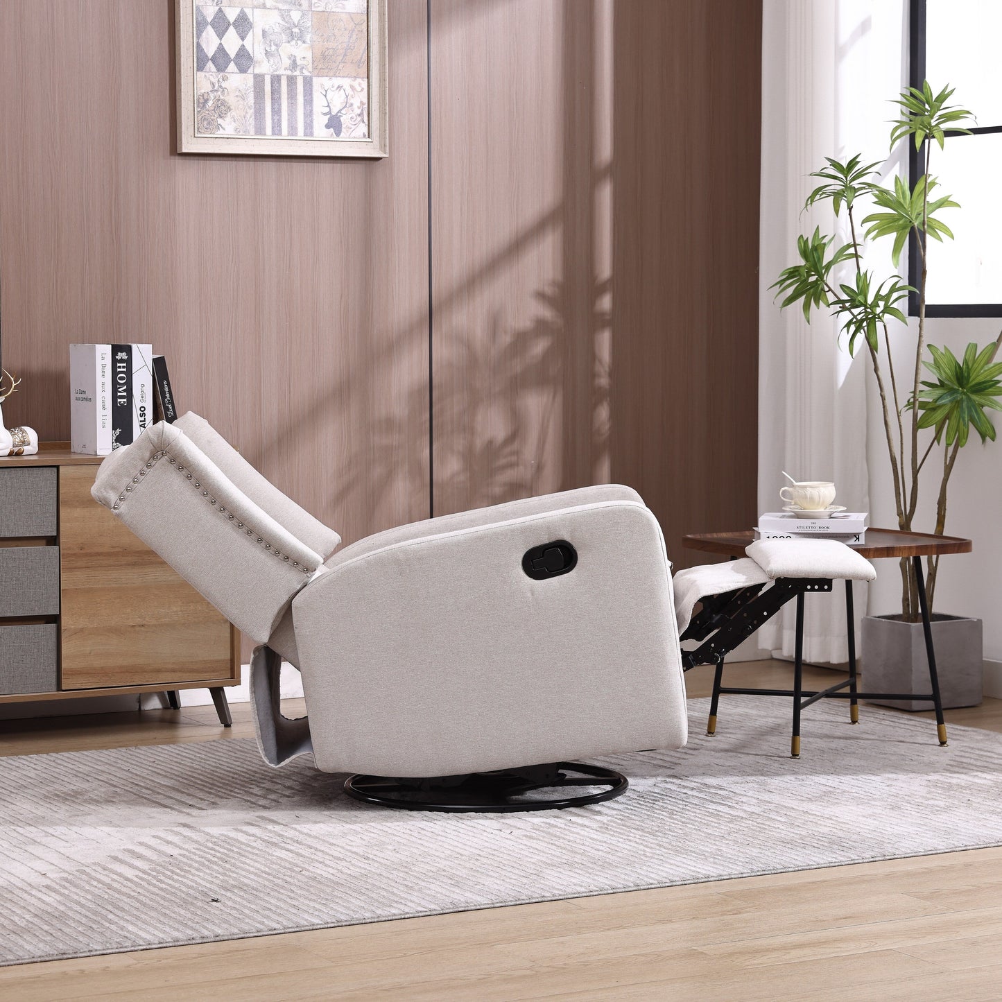 Poltrona reclinabile manuale girevole a 360° in lino beige con schienale imbottito con bottoni e poggiapiedi per soggiorno e camera da letto