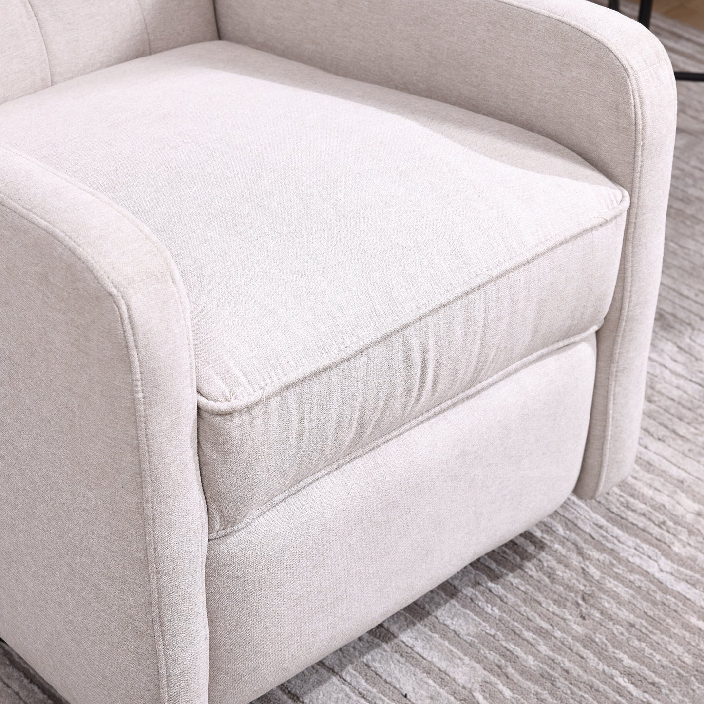Poltrona reclinabile manuale girevole a 360° in lino beige con schienale imbottito con bottoni e poggiapiedi per soggiorno e camera da letto