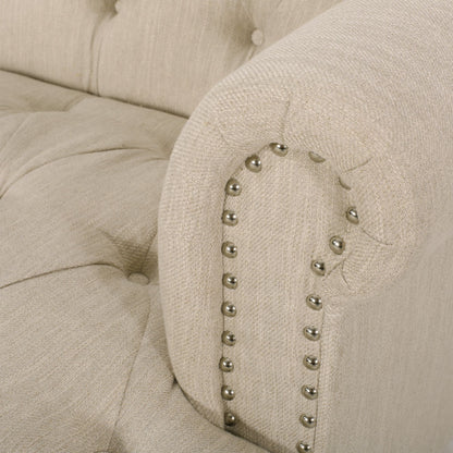 Divano moderno beige 74 a 3 posti con borchie e gambe in legno per soggiorno