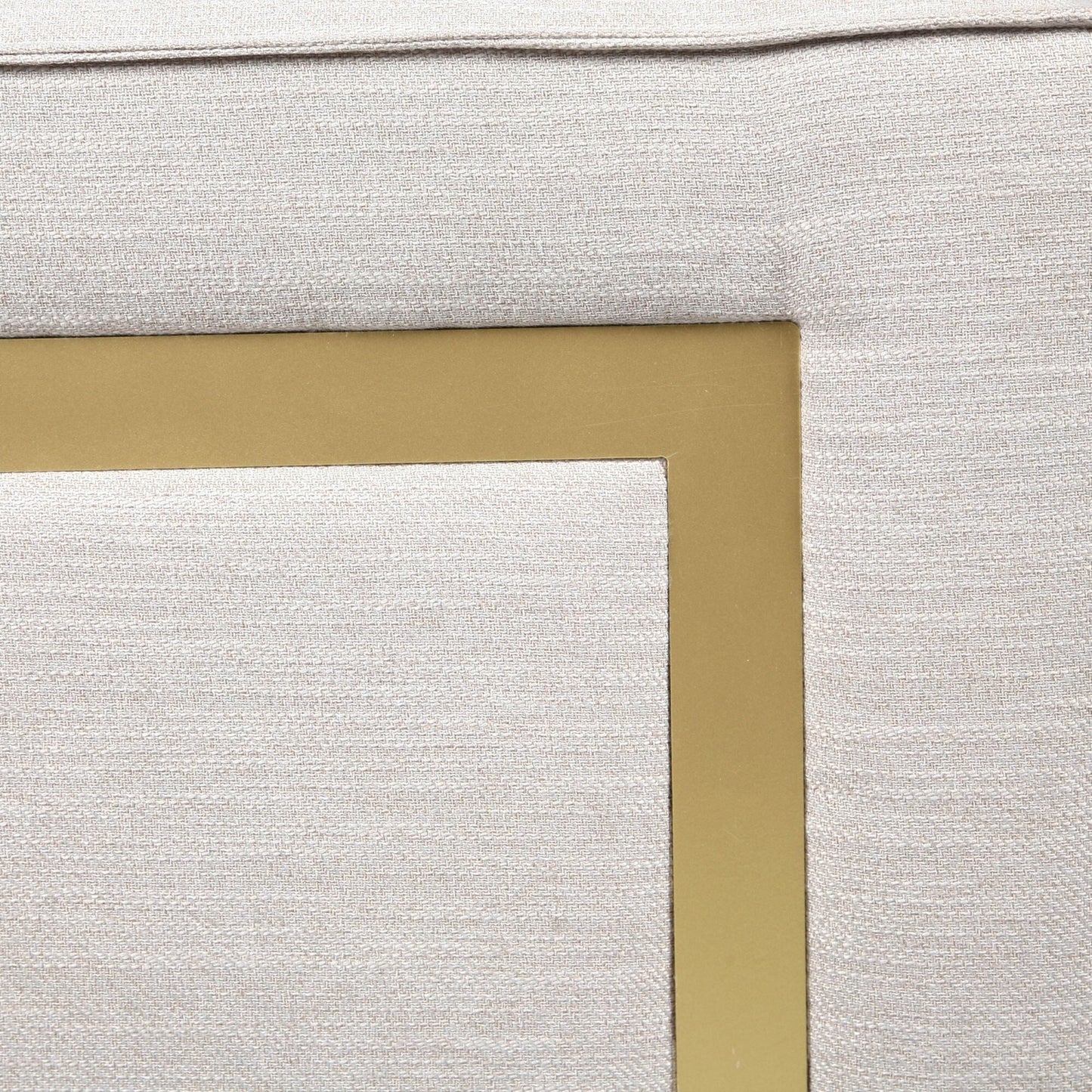 Divano imbottito moderno beige 80.25 a 3 posti con cuscini e gambe in legno per soggiorno