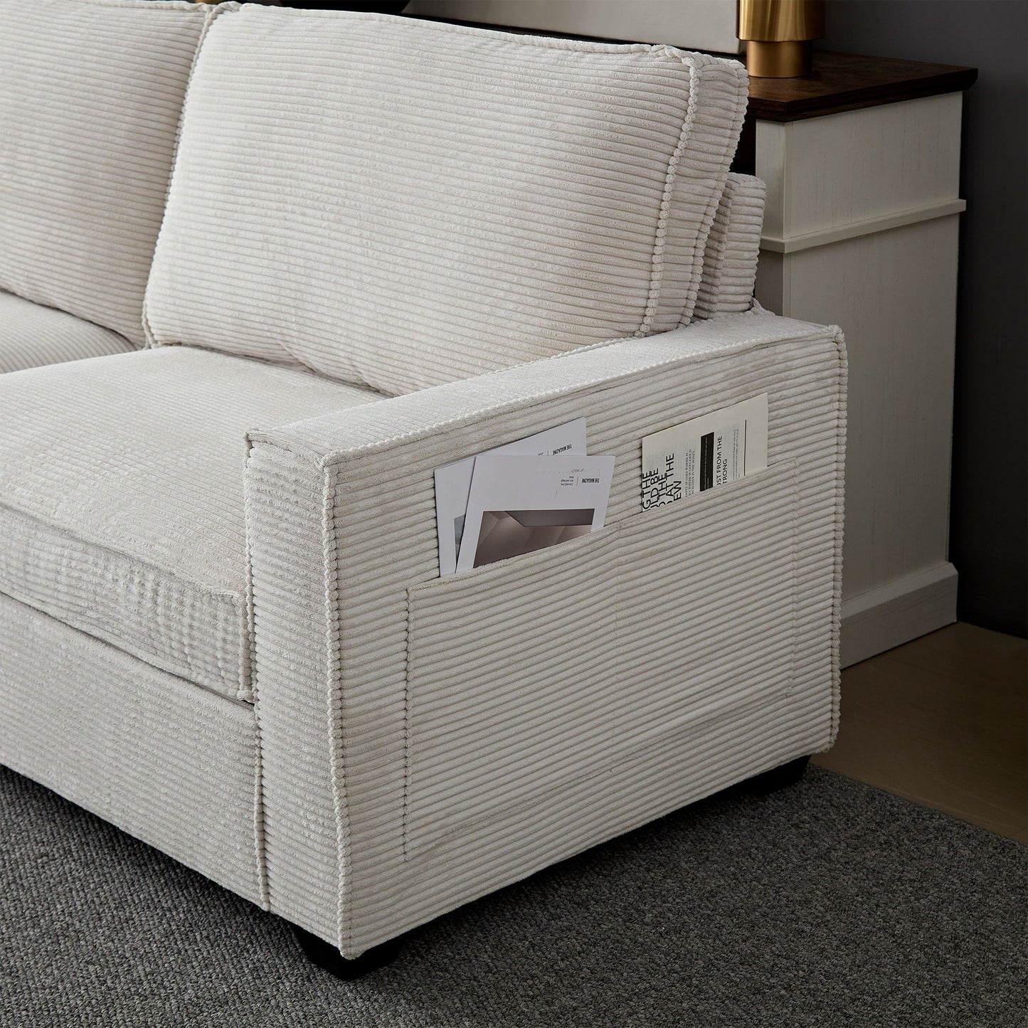 Divano moderno beige 87.4 in velluto a coste a 3 posti con seduta profonda, portabicchieri e borse portaoggetti per soggiorno