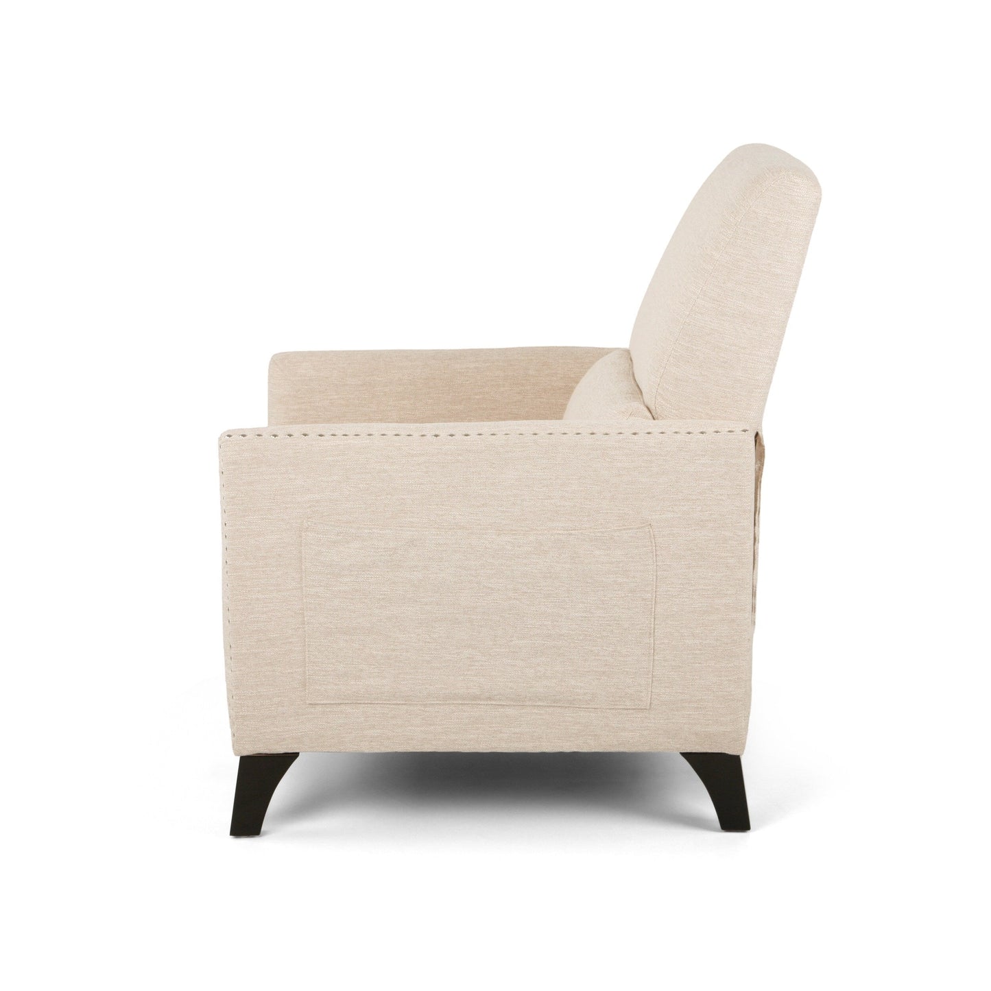 Poltrona reclinabile moderna in tessuto beige con poggiapiedi, dettagli con borchie e gambe in legno di betulla