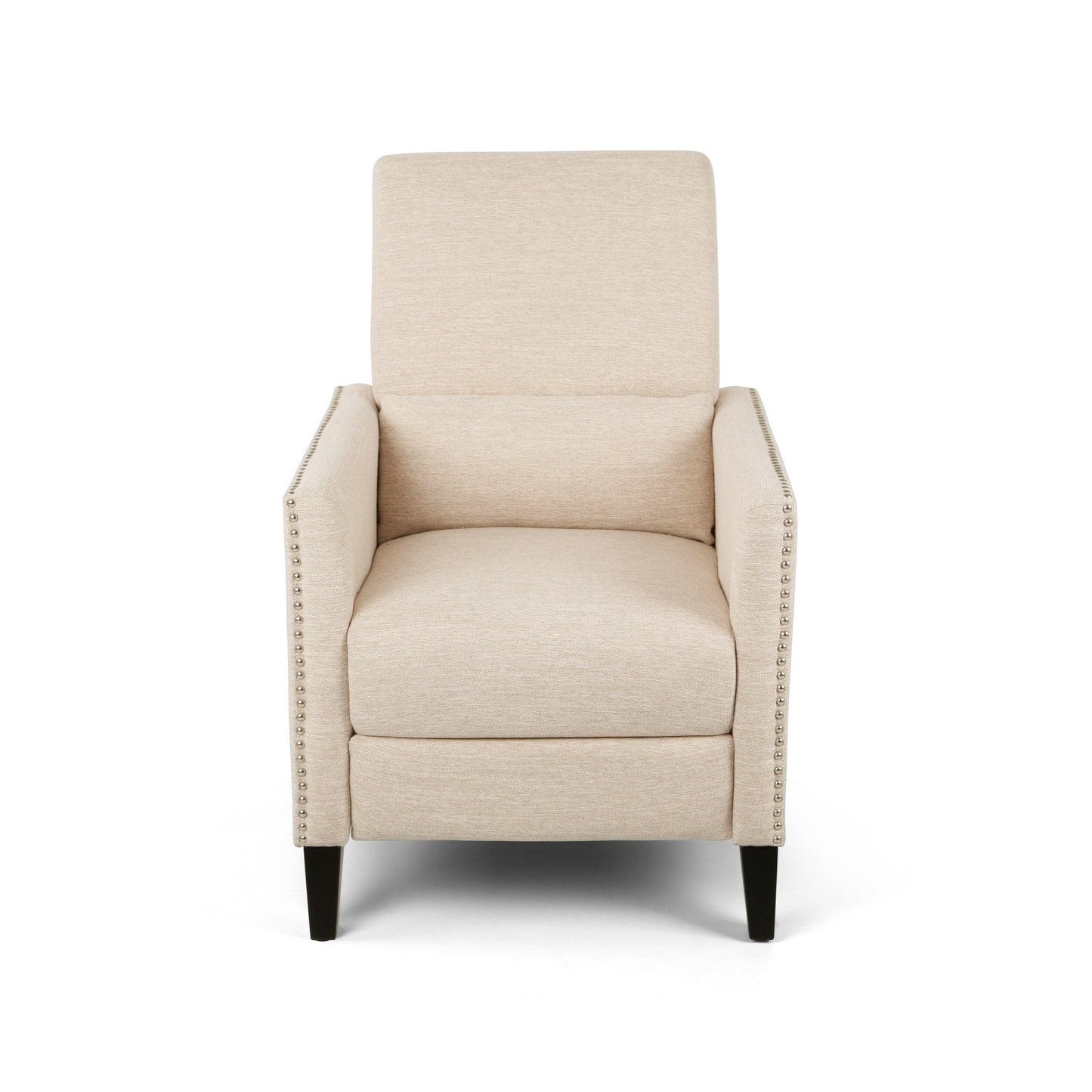 Poltrona reclinabile moderna in tessuto beige con poggiapiedi, dettagli con borchie e gambe in legno di betulla