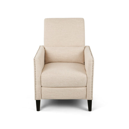 Poltrona reclinabile moderna in tessuto beige con poggiapiedi, dettagli con borchie e gambe in legno di betulla