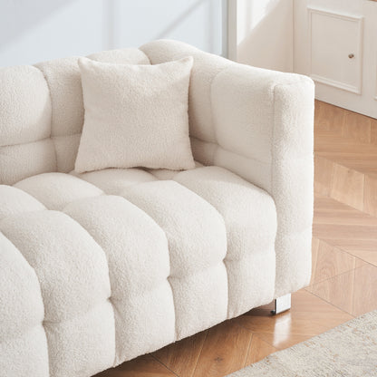 Divano Teddy beige a 3 posti con due cuscini decorativi