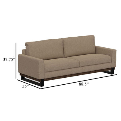 Divano Bery, base moderna in legno massello di pino, morbido poliestere color cammello