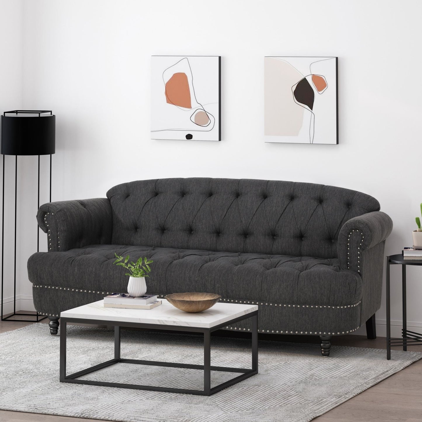 Divano a 3 posti in tessuto nero da 74'' con gambe in legno massello, finiture con borchie e design spazioso per il soggiorno