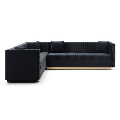 Divano angolare in velluto nero da 78'' a 6 posti con finiture a borchie, base dorata, trapuntatura a canali verticali e 4 cuscini