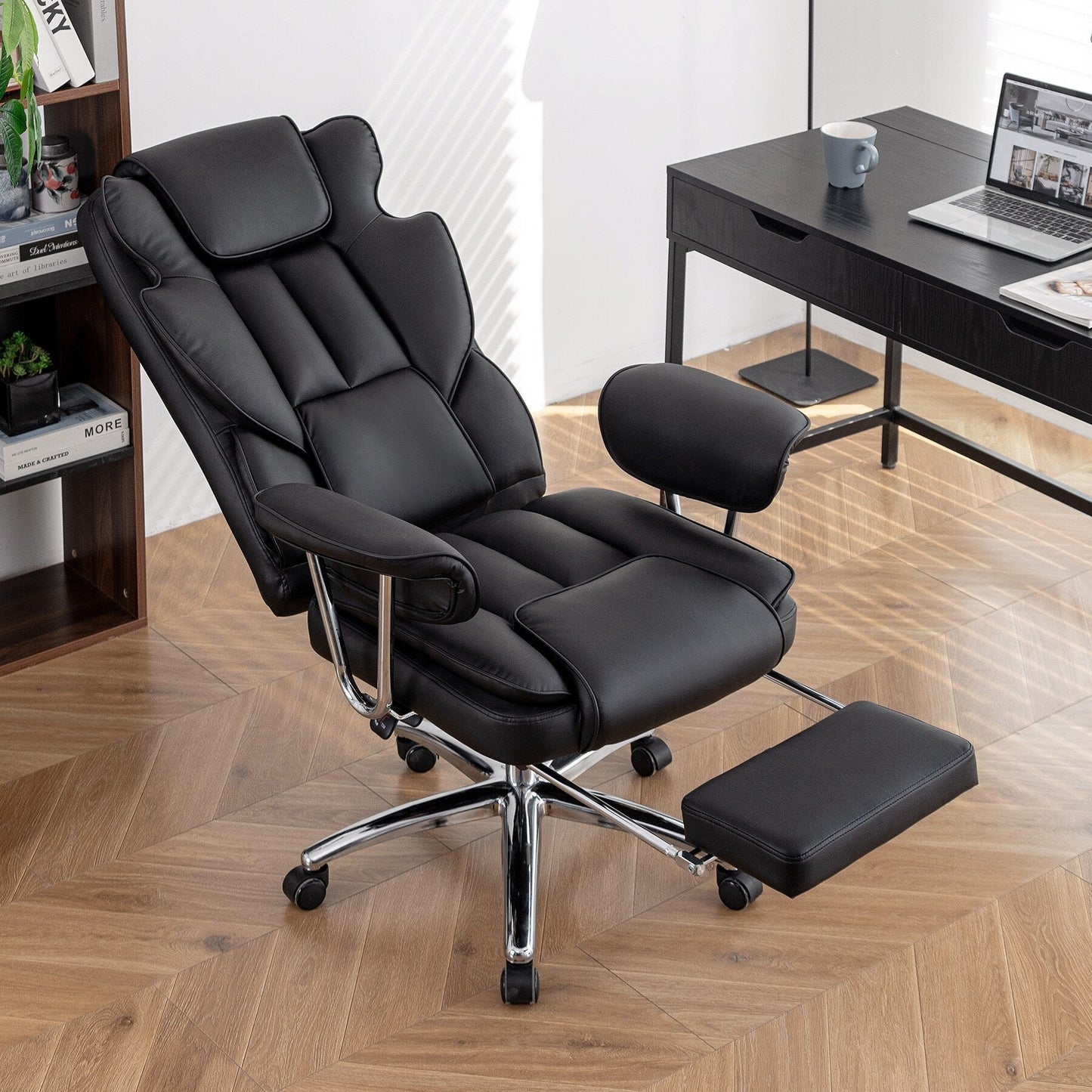 Poltrona reclinabile ergonomica da ufficio con schienale alto girevole a 360° in similpelle nera, supporto lombare, poggiapiedi, altezza regolabile