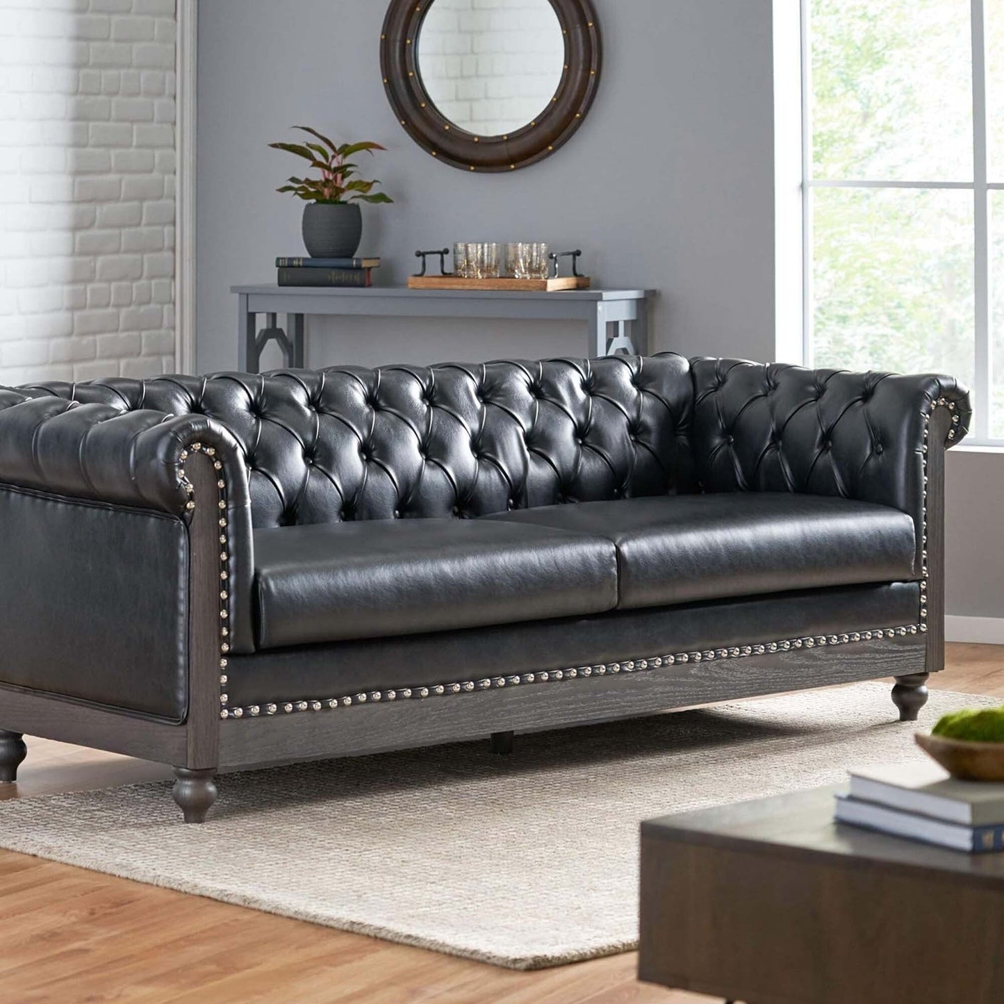 Divano Chesterfield 78.75 in similpelle nera a 3 posti con gambe in legno e borchie per soggiorno