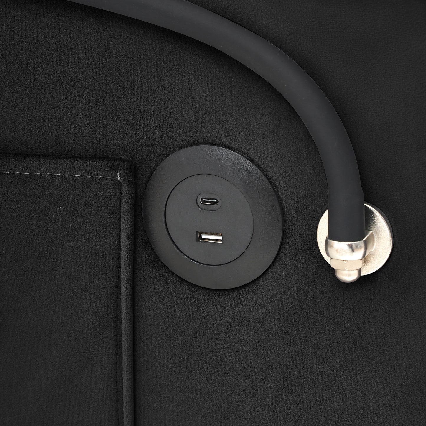 Divano letto singolo convertibile nero con porta di ricarica USB