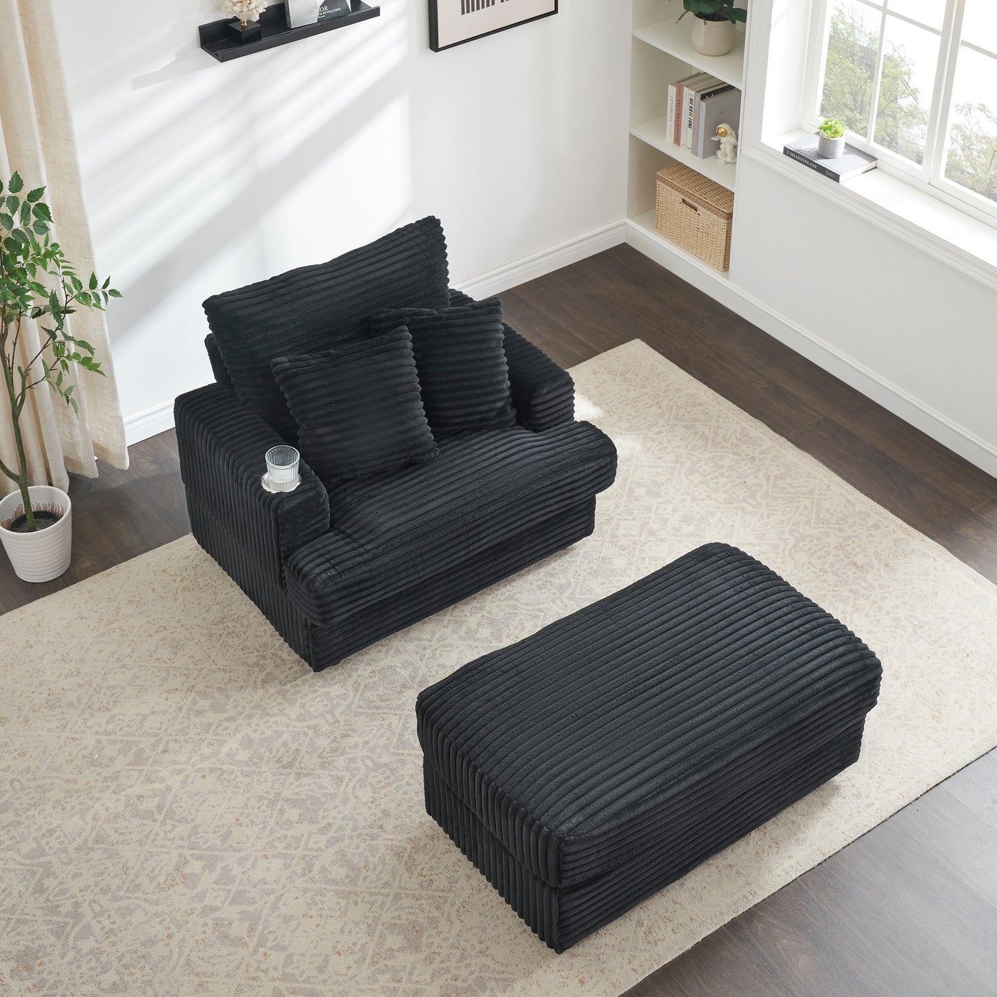 Poltrona in velluto a coste nero con pouf e portabicchieri