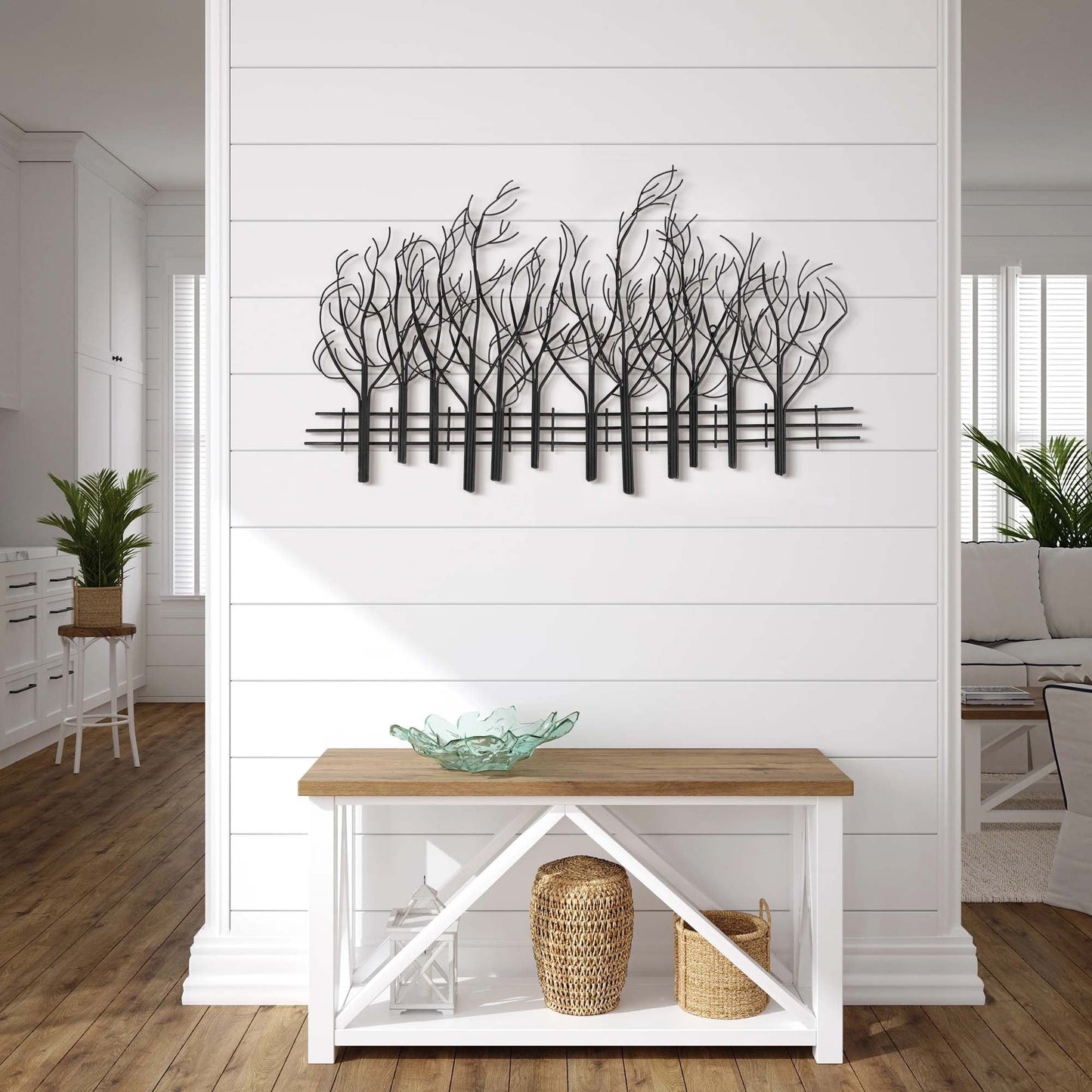 Decorazione da parete in metallo nero con campo di alberi