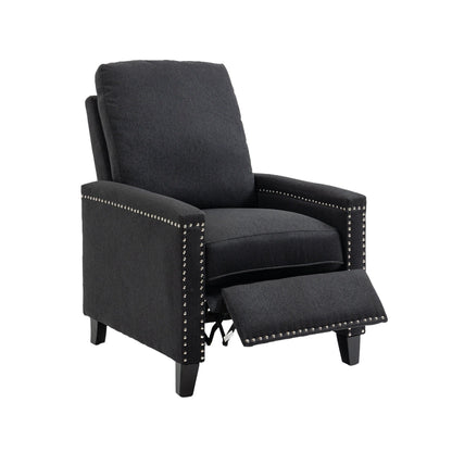 Poltrona reclinabile manuale moderna rivestita in velluto nero con morbidi cuscini e poggiapiedi, decorazione con borchie