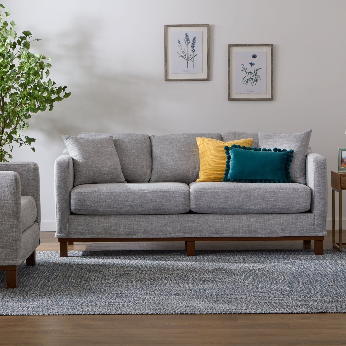 Divano imbottito con base in legno Brookside Kay