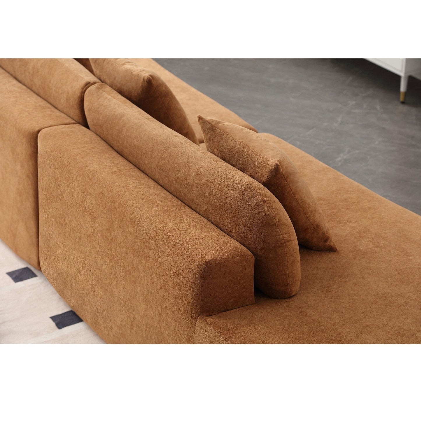 Divano modulare curvo marrone da 130,5'' con design ergonomico, tessuto ad alta resilienza e 3 cuscini, non necessita di montaggio