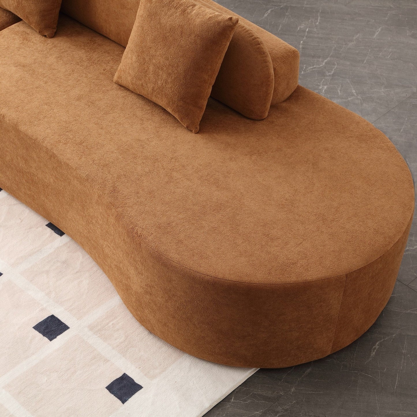 Divano modulare curvo marrone da 130,5'' con design ergonomico, tessuto ad alta resilienza e 3 cuscini, non necessita di montaggio