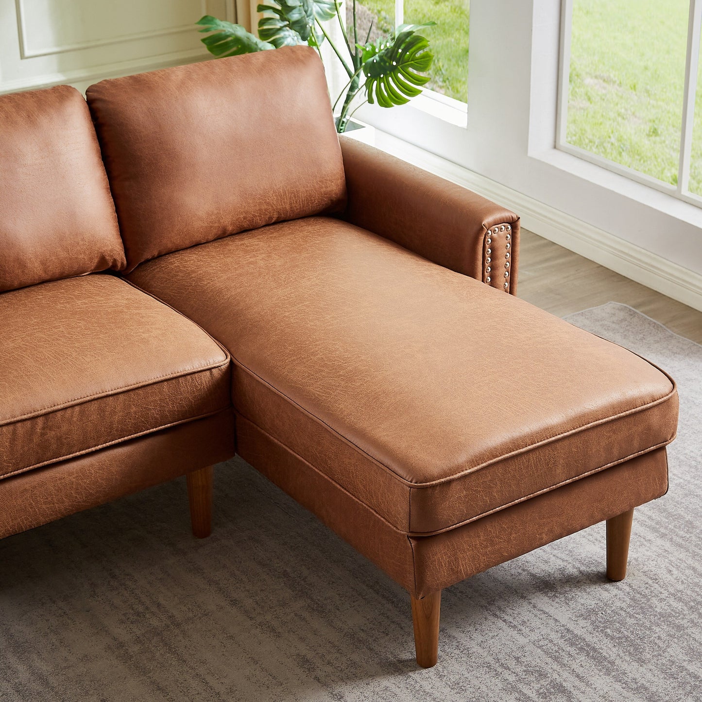 Divano a 3 posti a forma di L in pelle PU marrone da 82,2'' con chaise longue sinistra e borchie, dettagli in chiodi di rame, gambe in legno resistenti