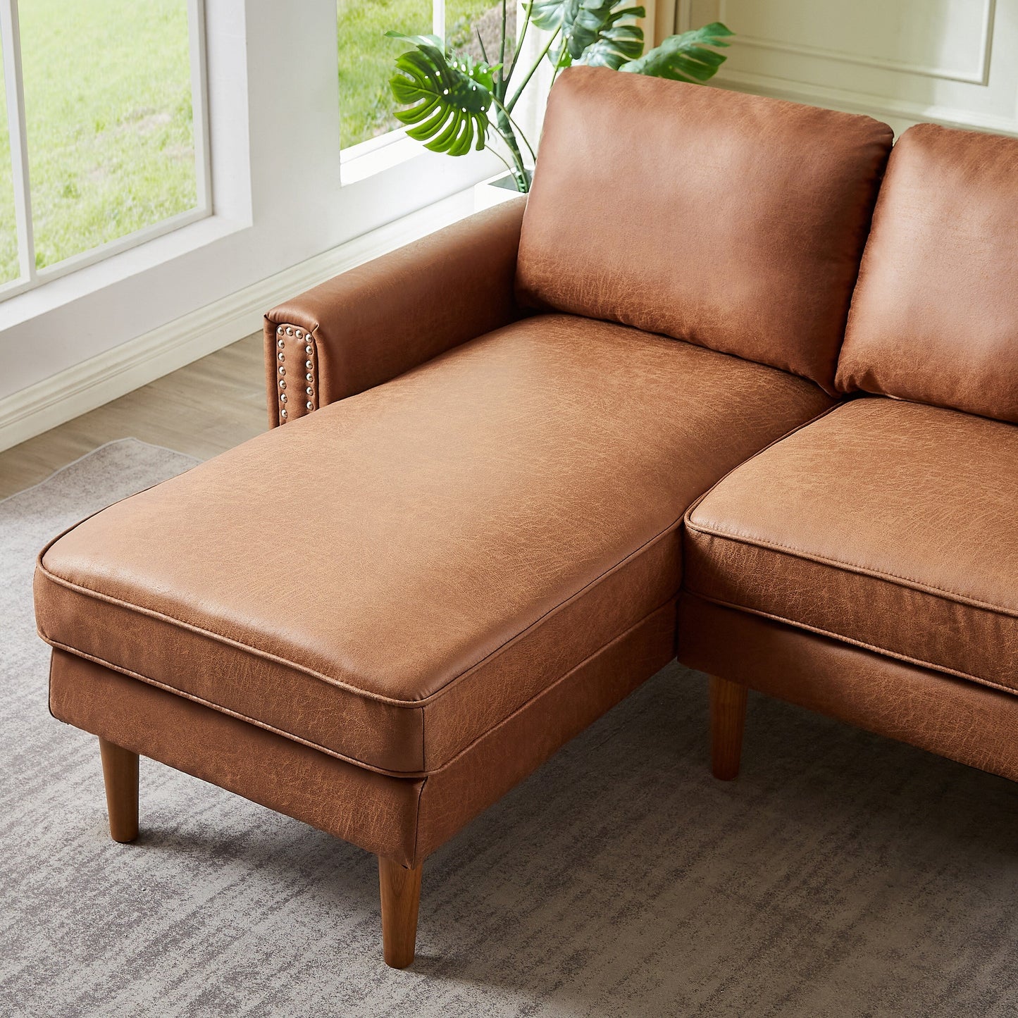 Divano a 3 posti a forma di L in pelle PU marrone da 82,2'' con chaise longue sinistra e borchie, dettagli in chiodi di rame, gambe in legno resistenti