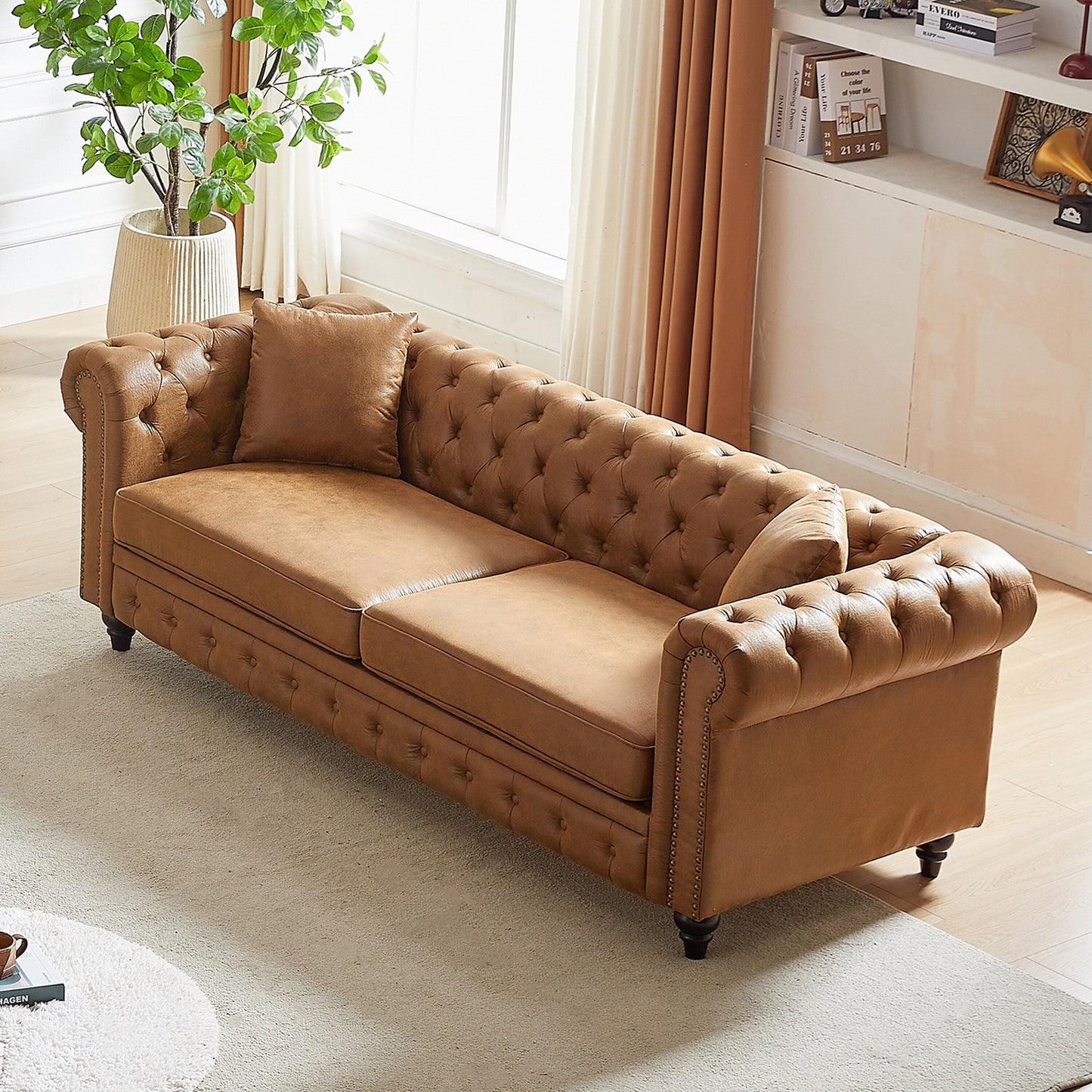 Divano Chesterfield a 3 posti con braccioli arrotolati in tessuto tecnico marrone 85,5 e 2 cuscini per soggiorno