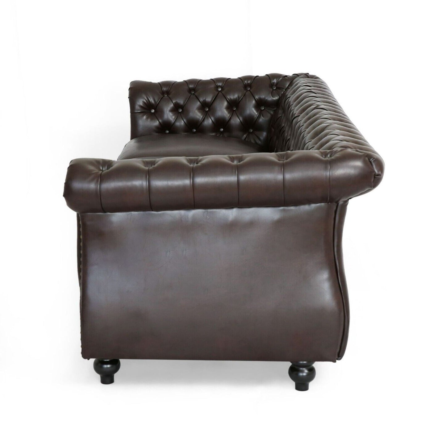 Divano Chesterfield marrone 84.75 imbottito con bottoni, 3 posti, borchie e gambe in legno per soggiorno